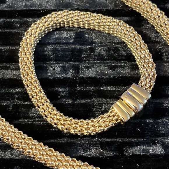 Vintage Chunky Goldtone Mesh Chain Magnetic Front Clasp Necklace & Bracelet Set - Picture 2 of 12